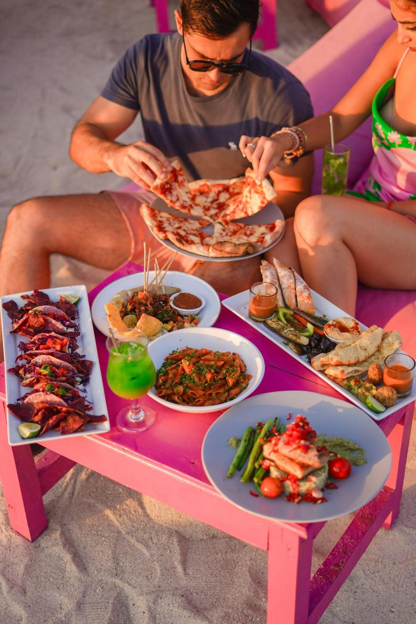 מלון Pinkcoco Gili Trawangan - Constant Surprises - For Cool Adults Only מראה חיצוני תמונה