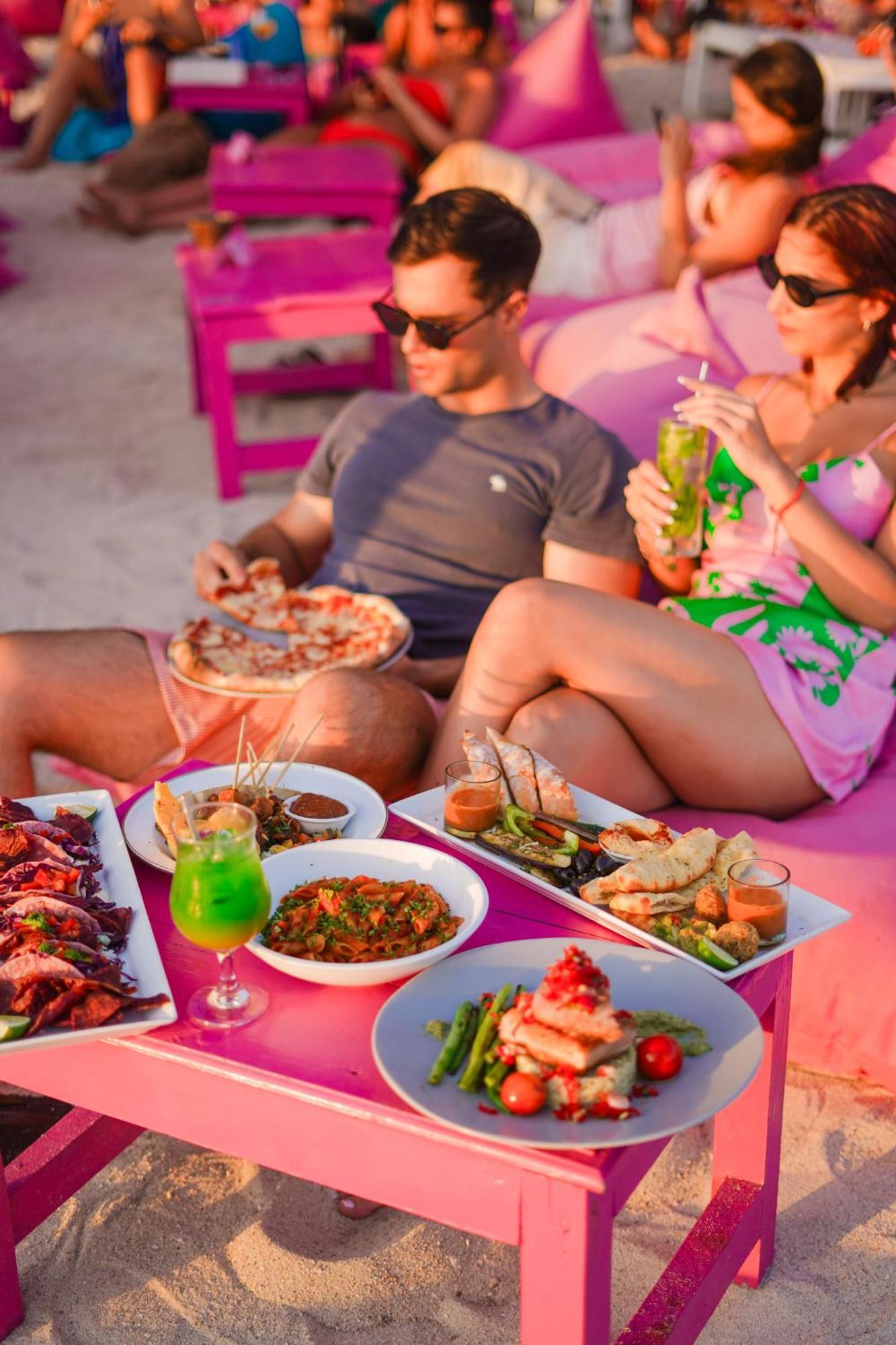 מלון Pinkcoco Gili Trawangan - Constant Surprises - For Cool Adults Only מראה חיצוני תמונה